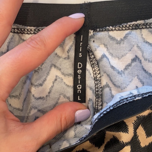 Iris Design mini skirt - Picture 2 of 4